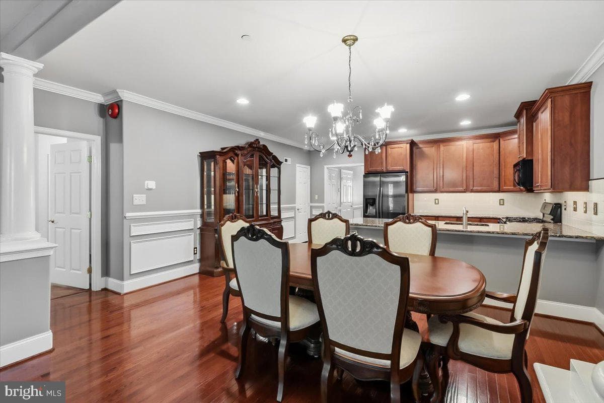2463 Merri Claude Drive photo 8