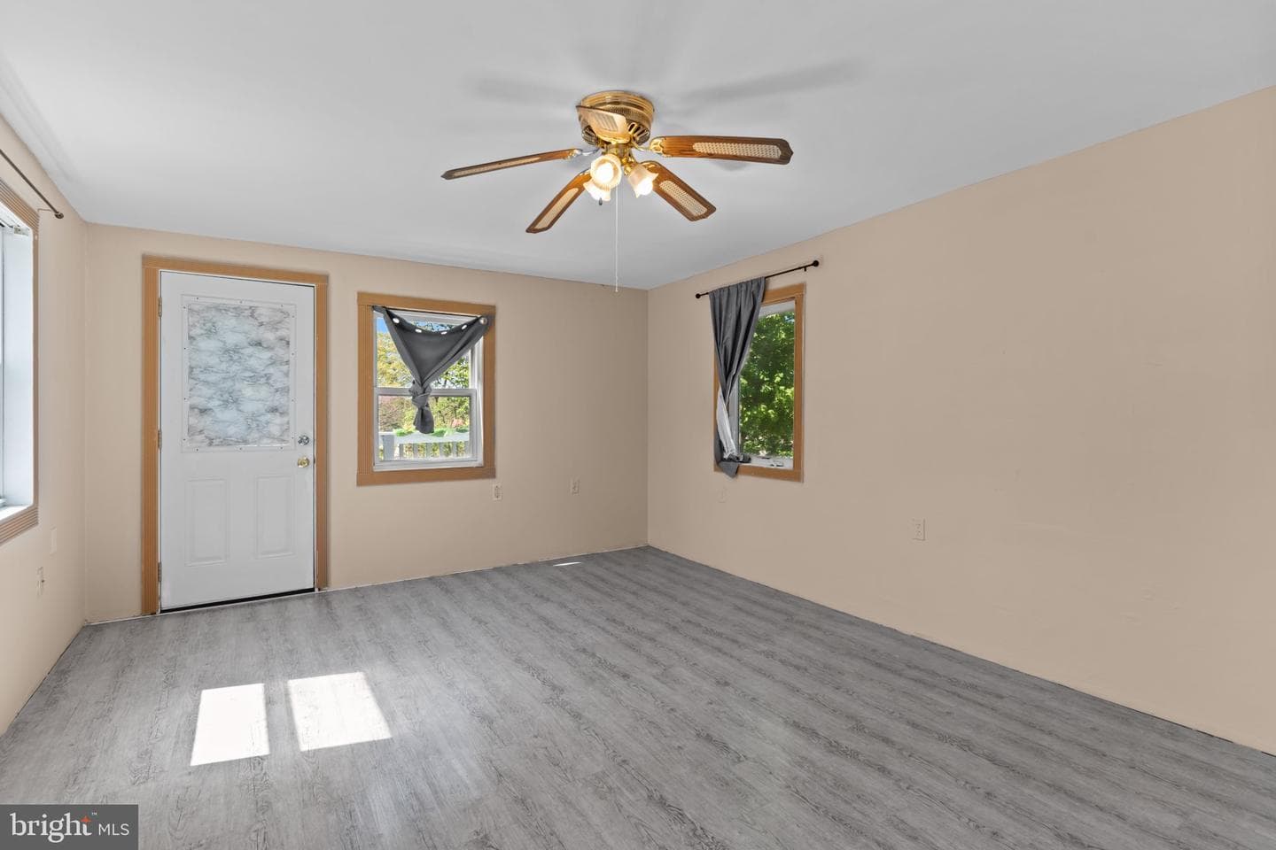 129 Blake Avenue photo 23