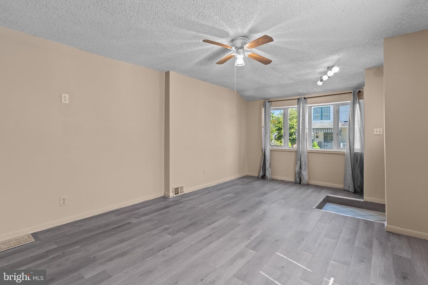 129 Blake Avenue photo 5