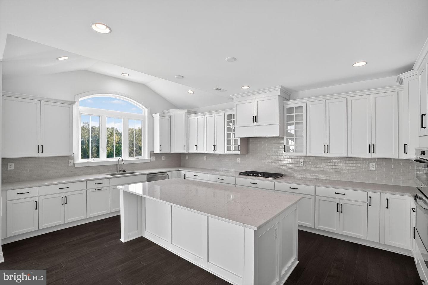 409 Longview Drive photo 17