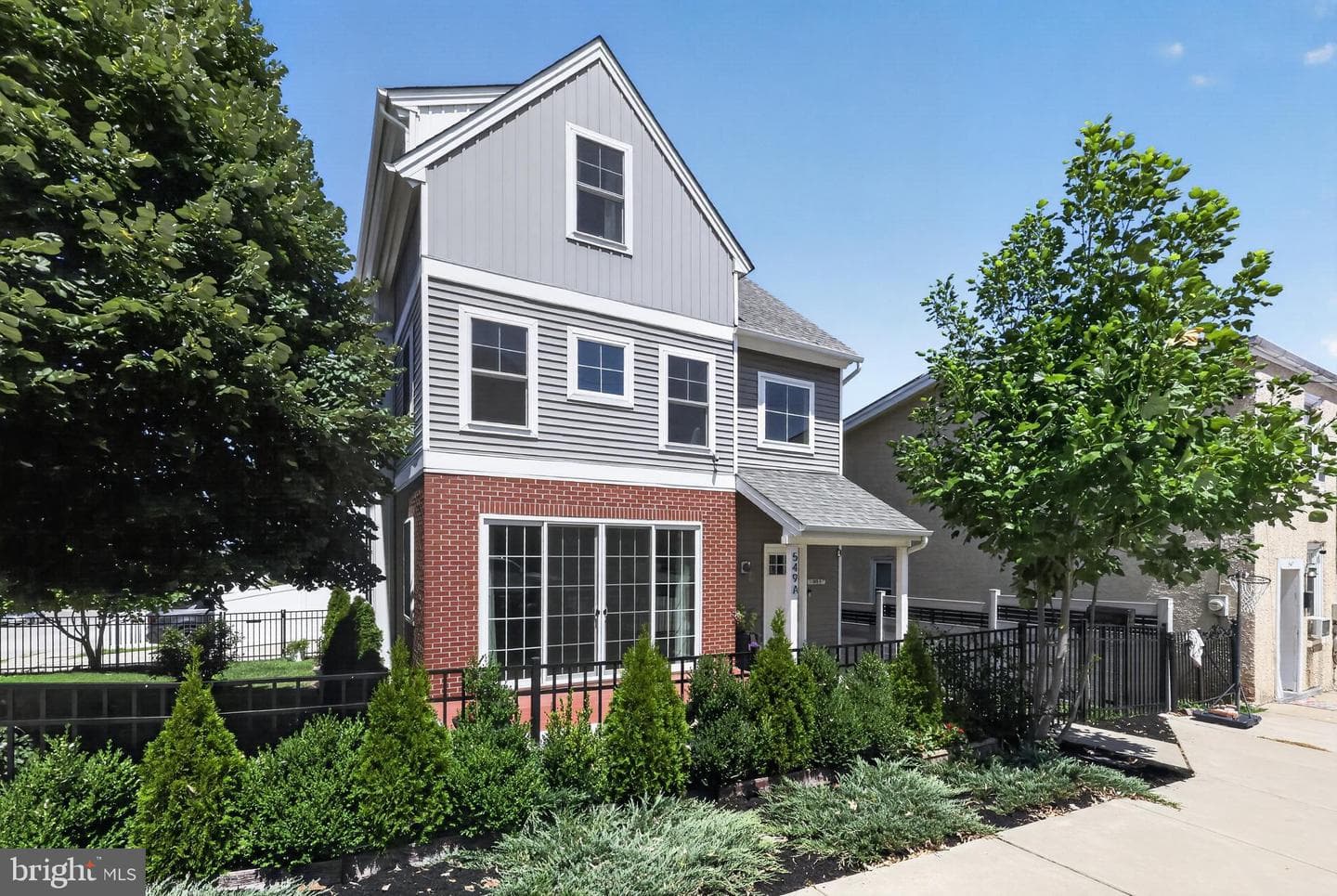 549 Bush Street #a photo 1