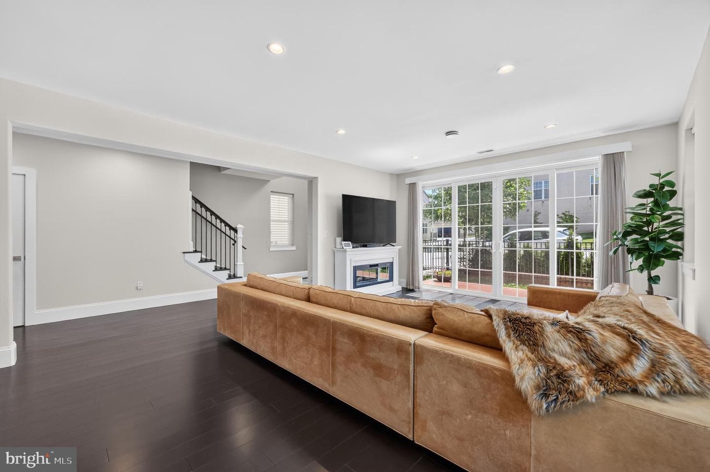 549 Bush Street #a photo 11
