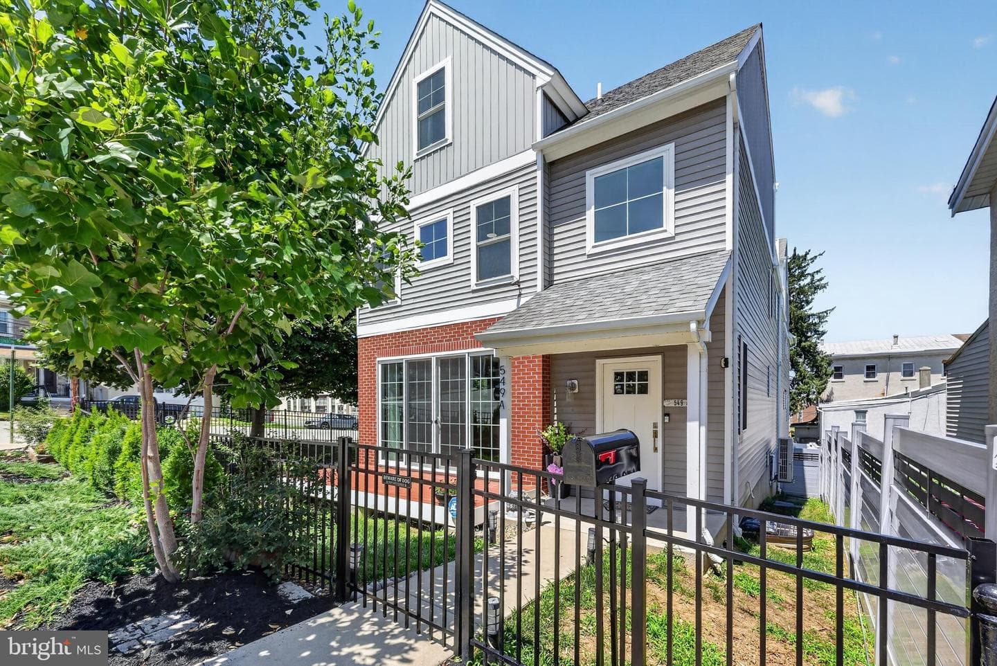 549 Bush Street #a photo 2