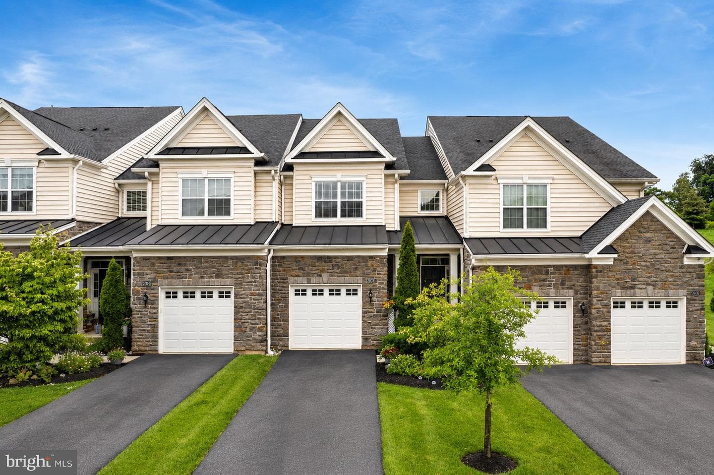 2002 Julia Drive photo 1