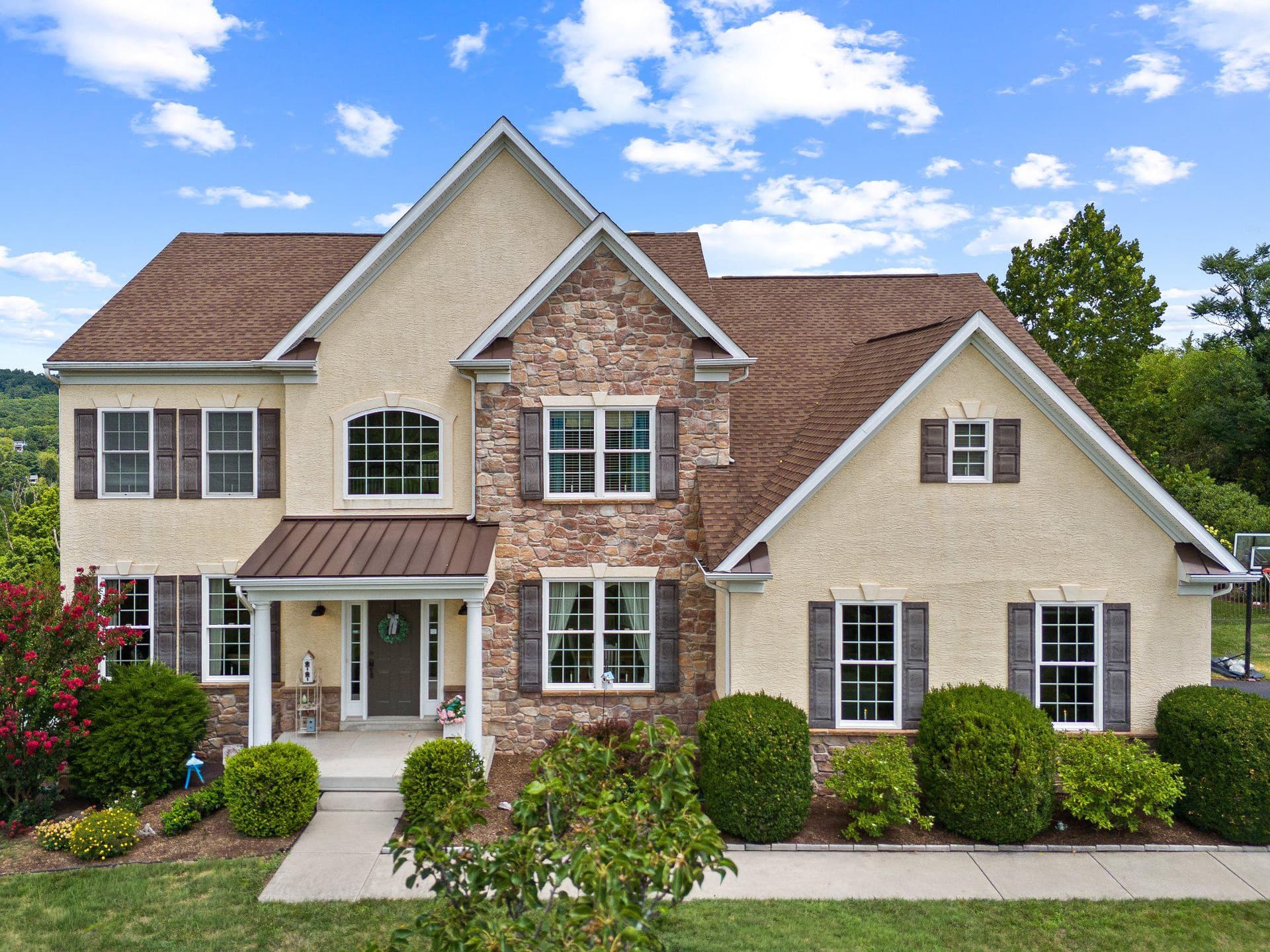 2124 Arbordale Circle photo 1