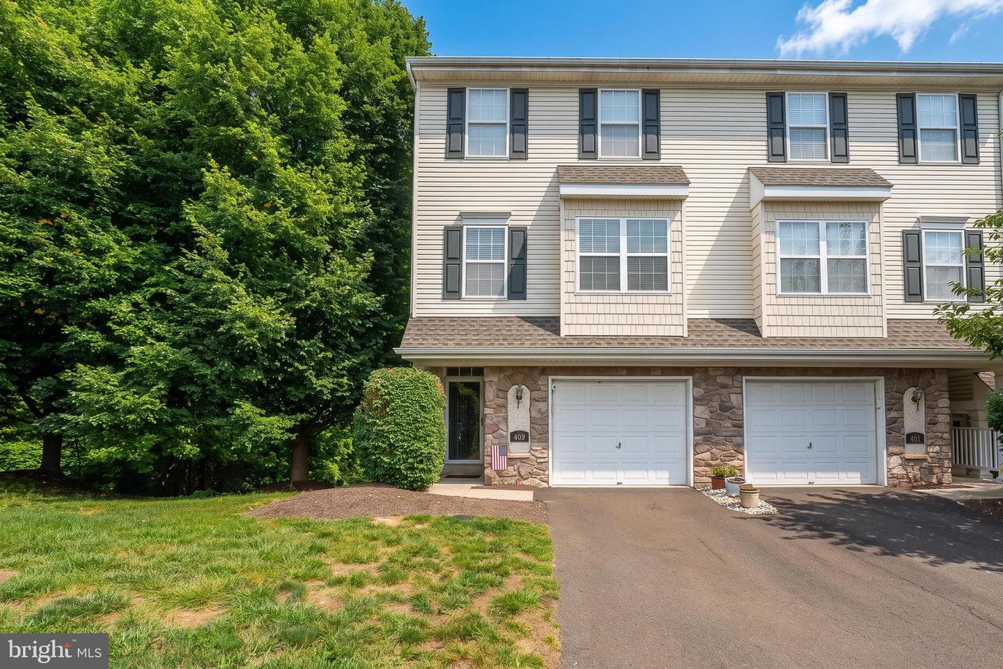 409 Fort Hill Circle photo 1