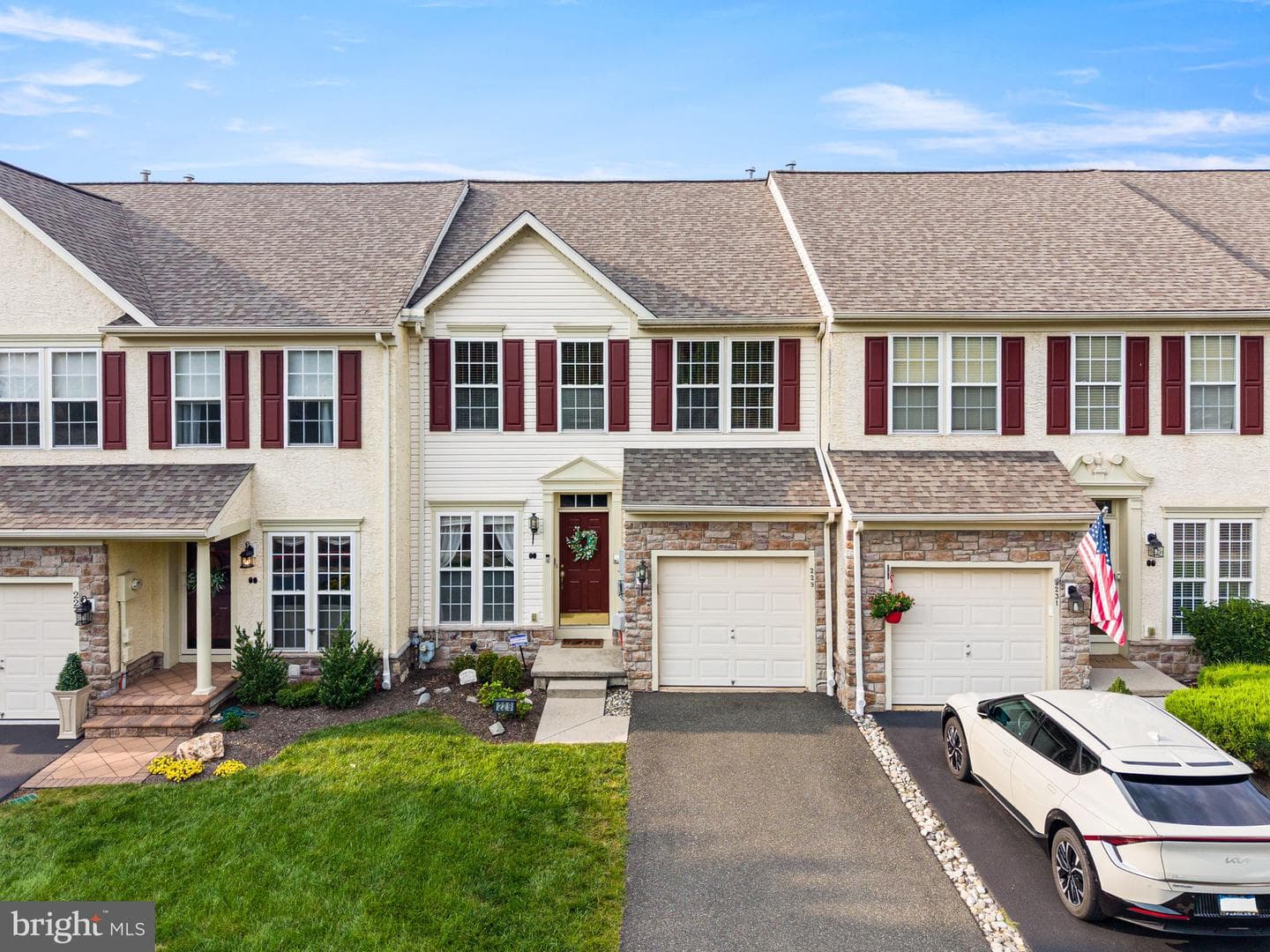 229 Creekside Drive photo 1