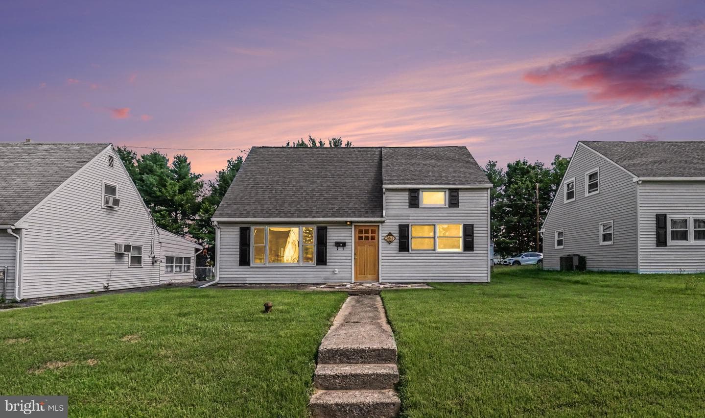 351 W Beech Street photo 1