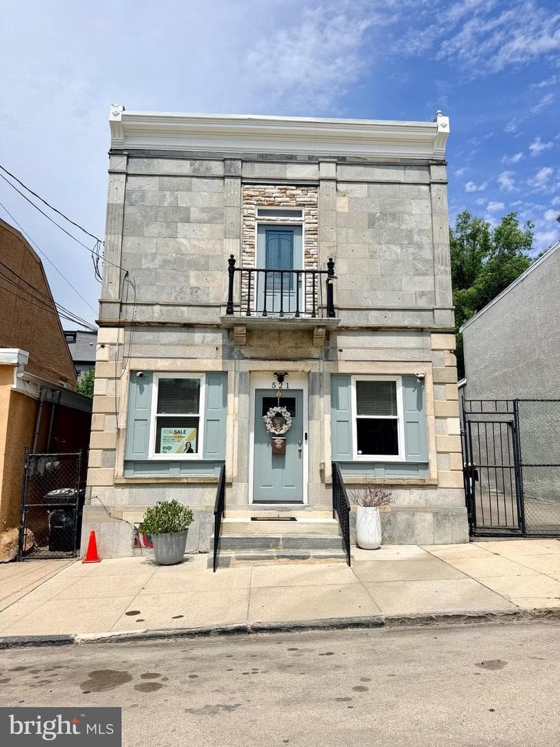 521 E Moore Street photo 1