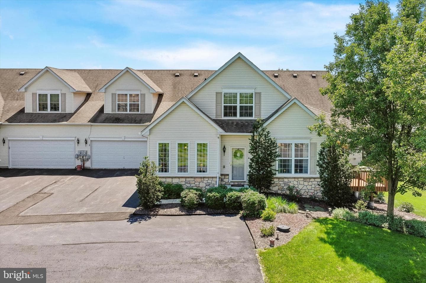 1032 Burgundy Circle photo 1