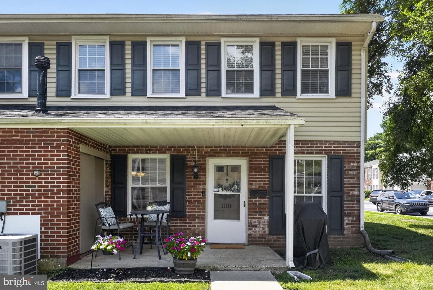 1101 Middleton photo 1