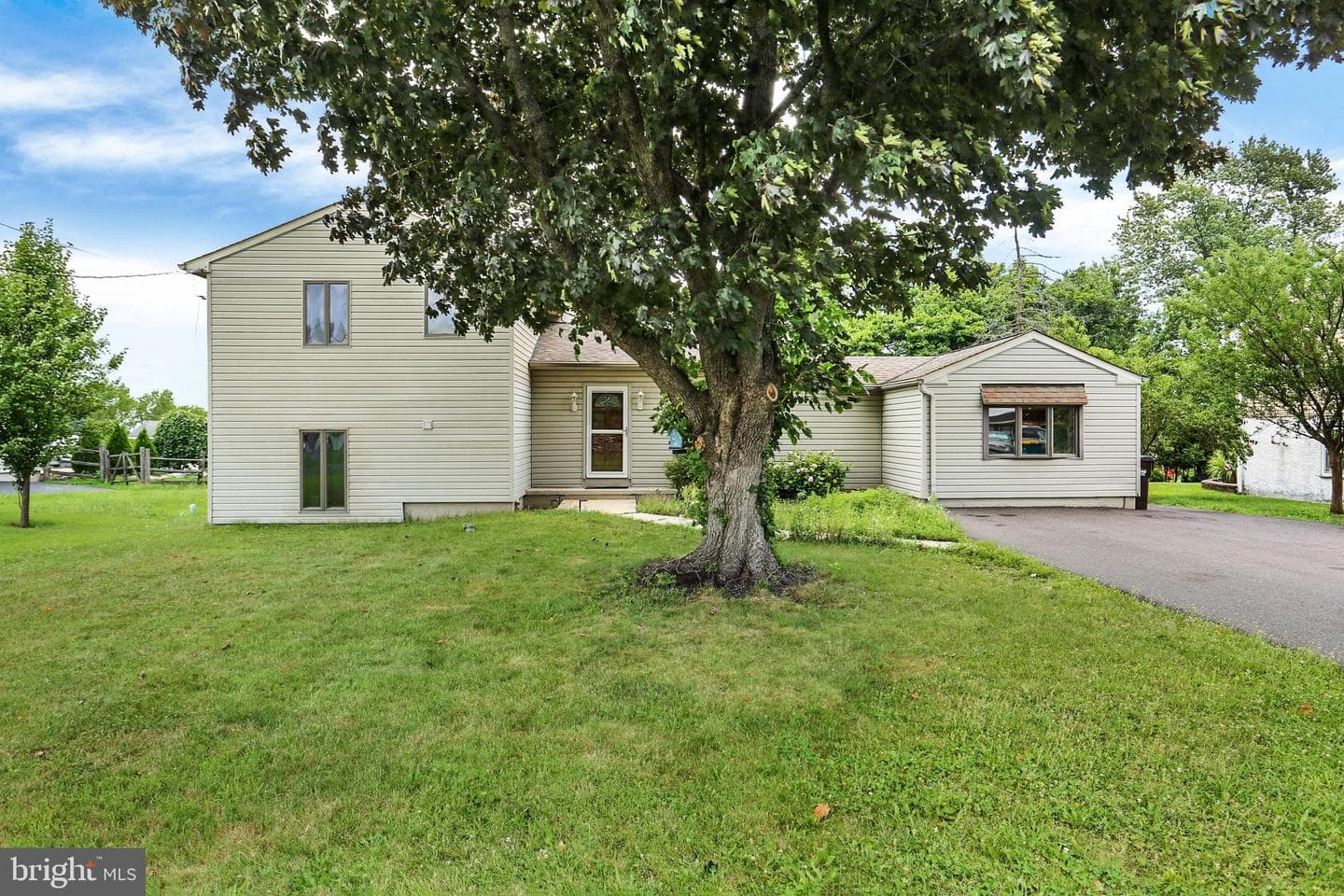 1034 Ethel Avenue photo 1