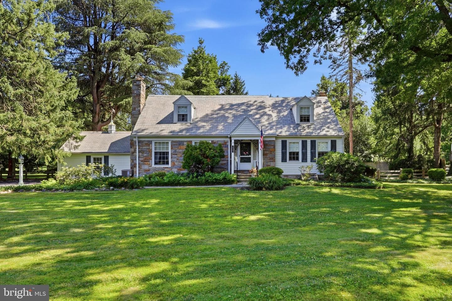 639 Spruce Lane photo 1