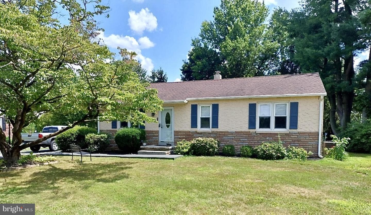 668 King Road photo 1