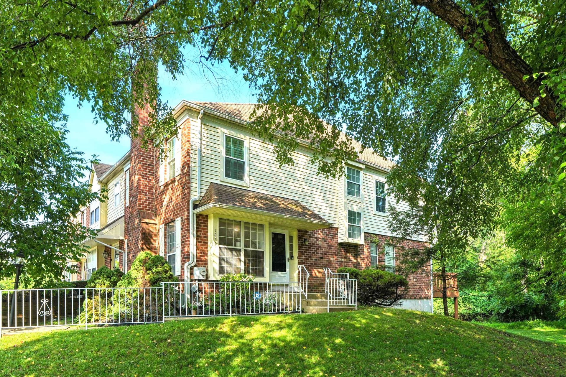 1617 Countryside Lane photo 1
