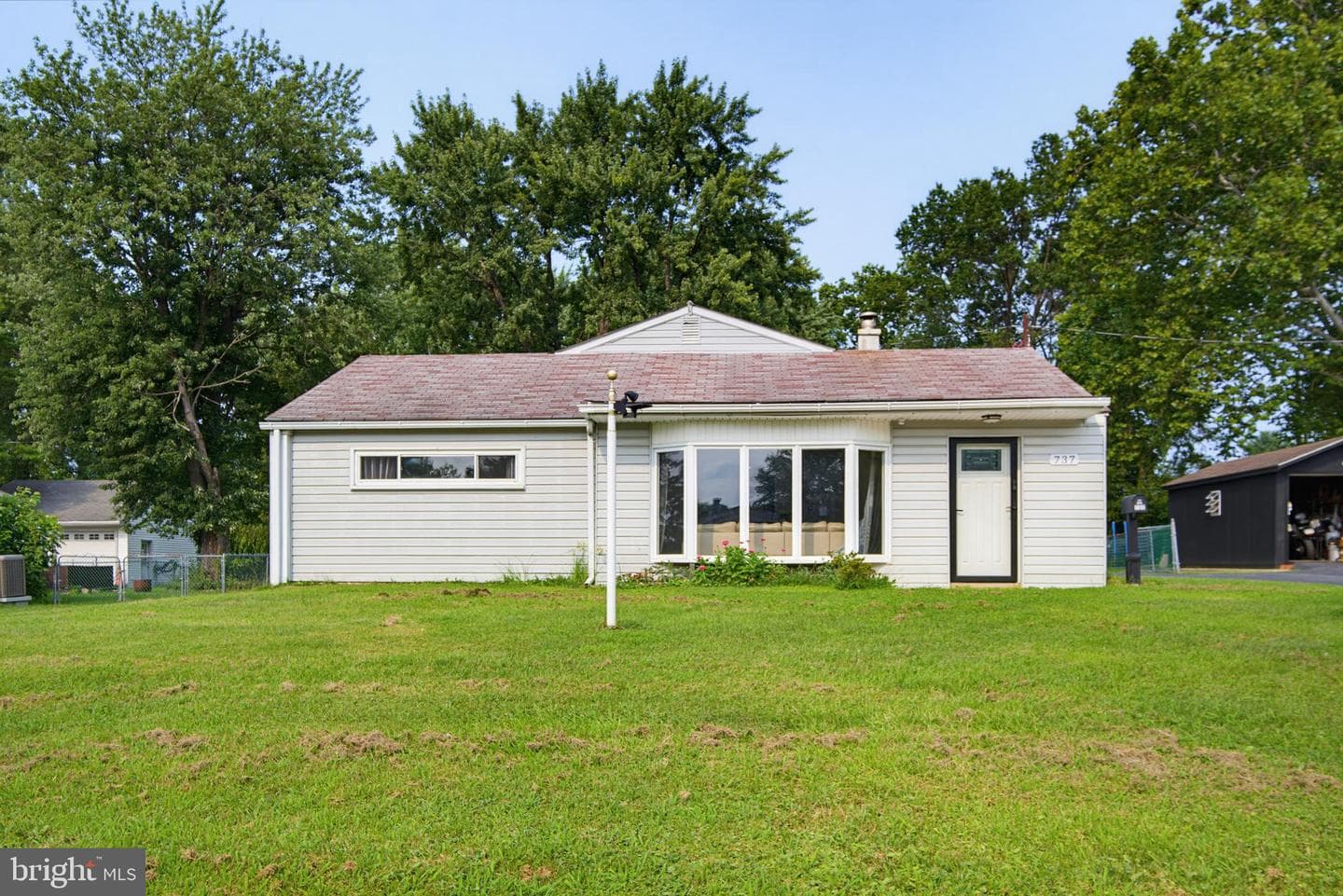 737 Woodbrook Lane photo 1