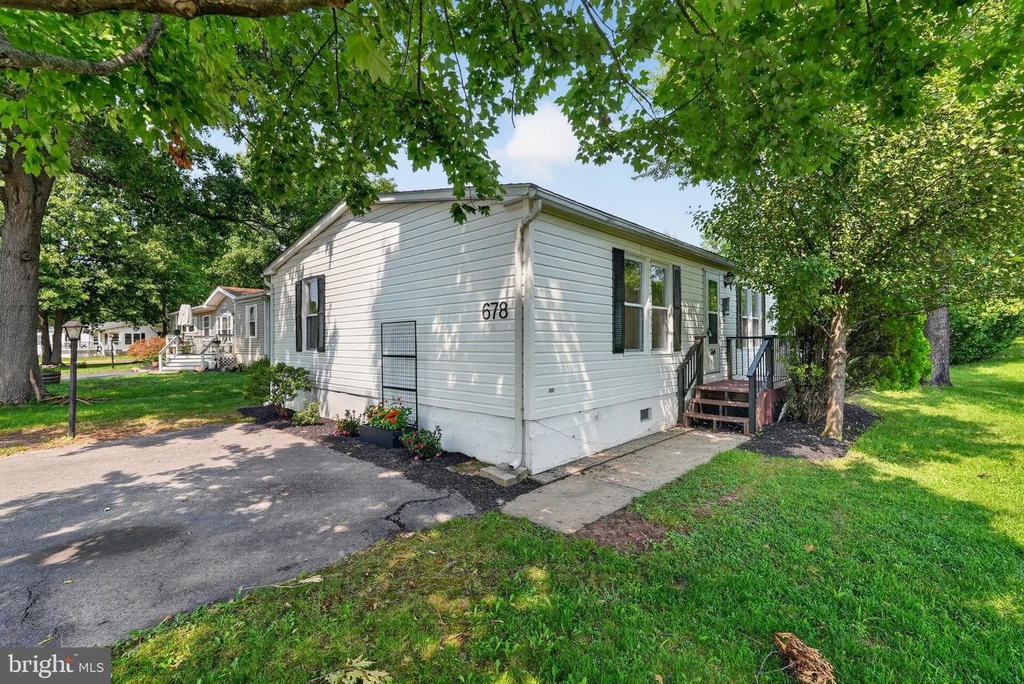 678 Walnut Court photo 1
