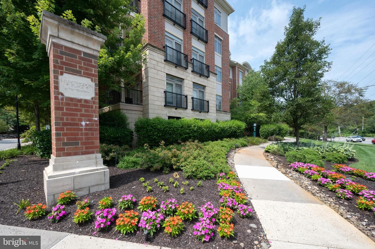 208 Carson Terrace photo 1