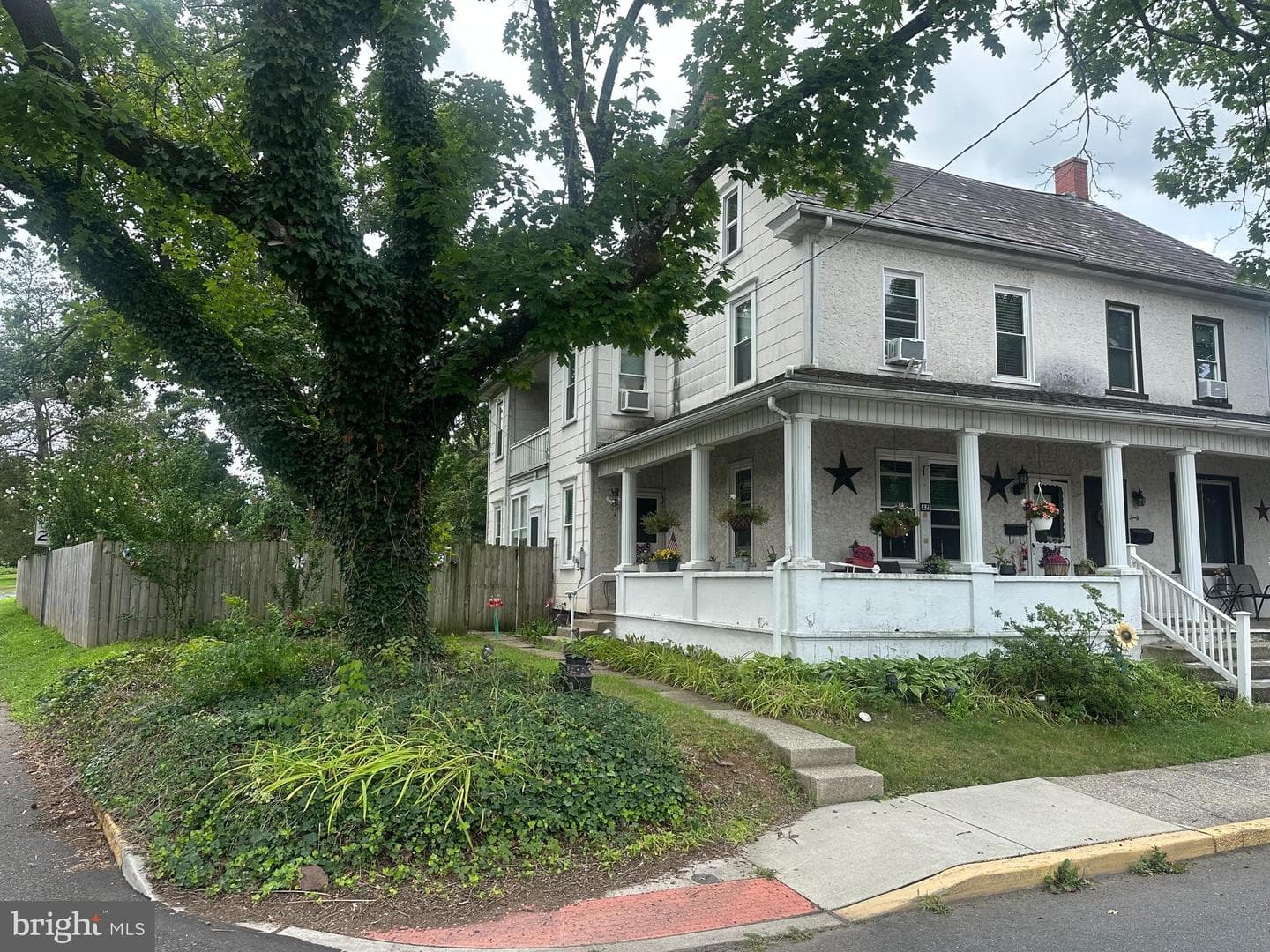 42 E Third St photo 1