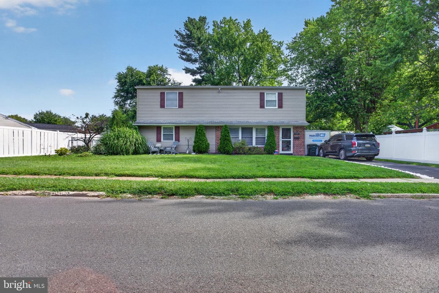 2741 Fernwood Avenue photo 1