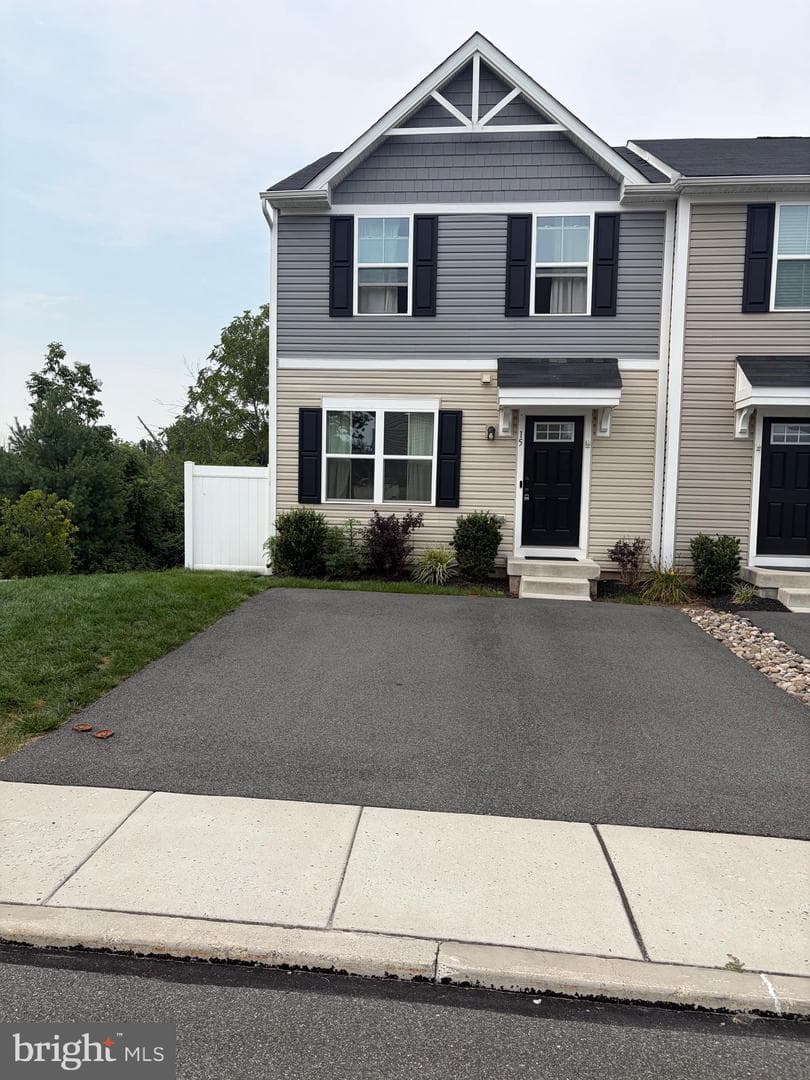 15 Castle Drive photo 1