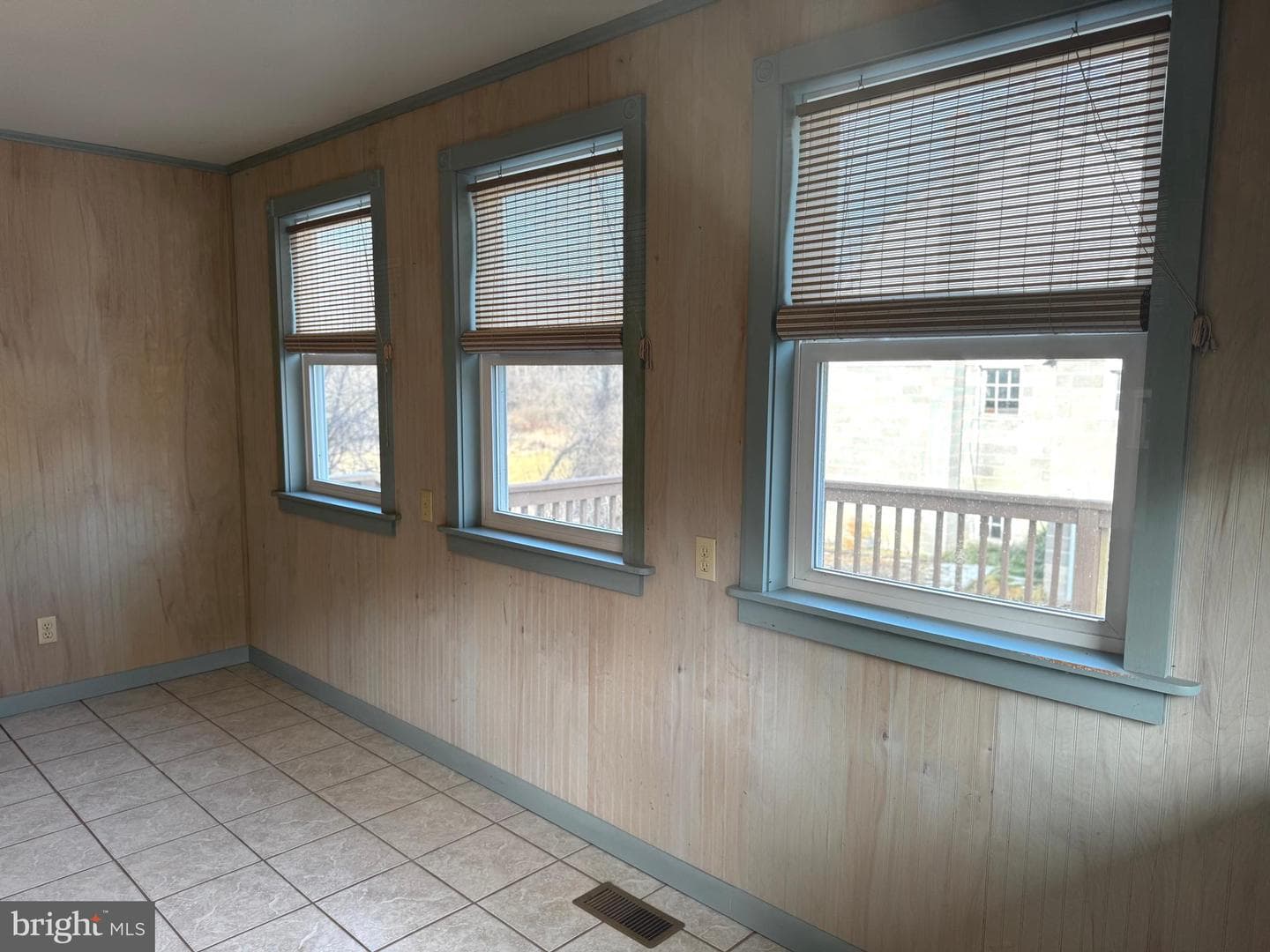1219 Vira Road photo 6