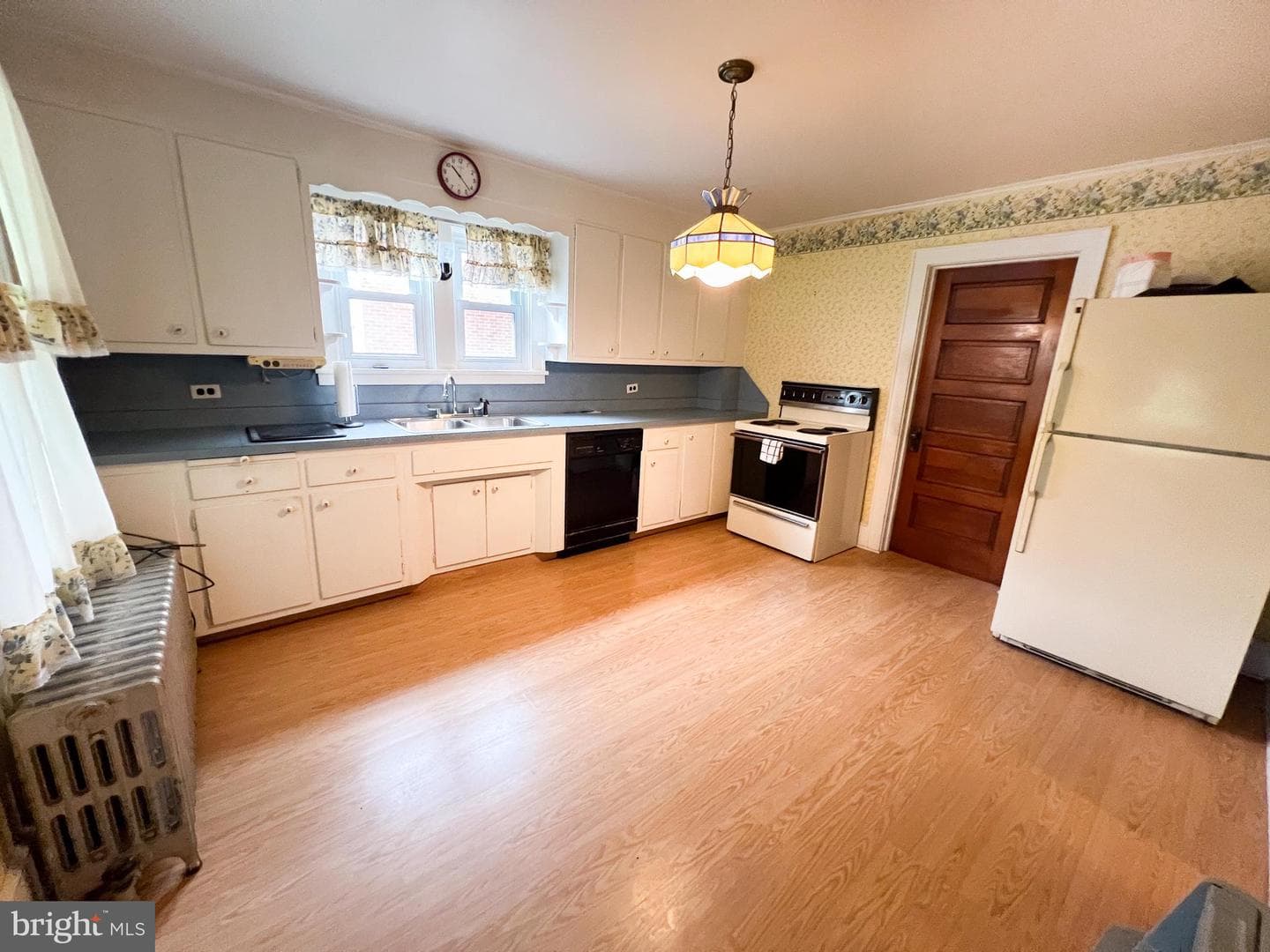 512 Electric Avenue photo 2