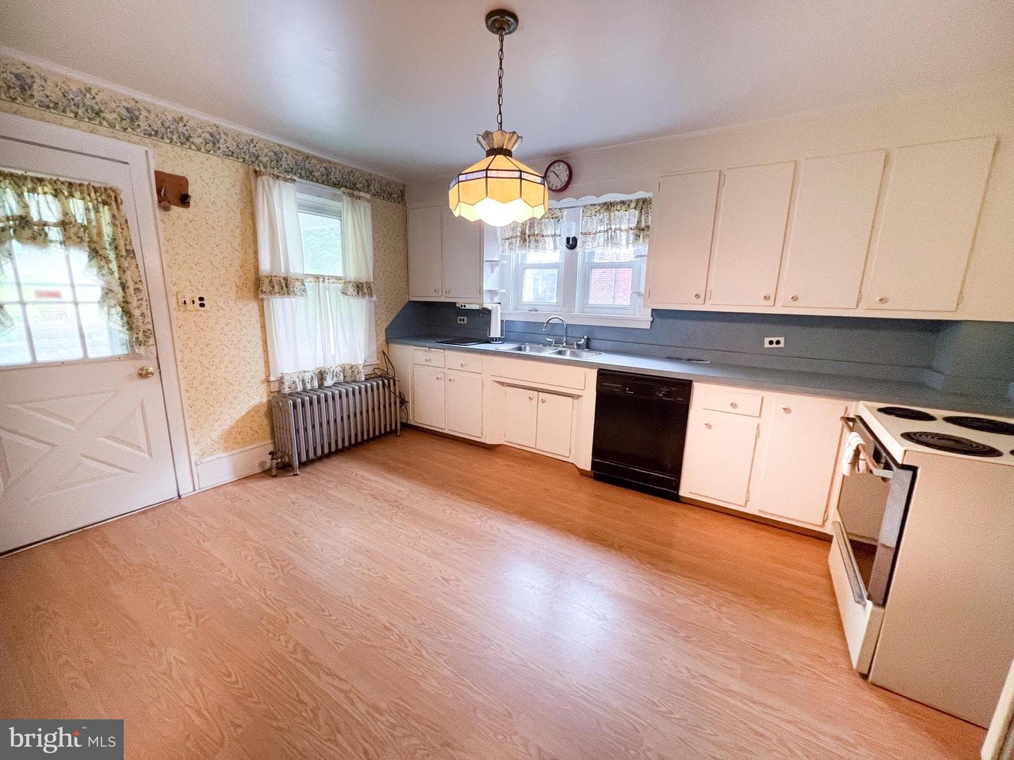 512 Electric Avenue photo 3