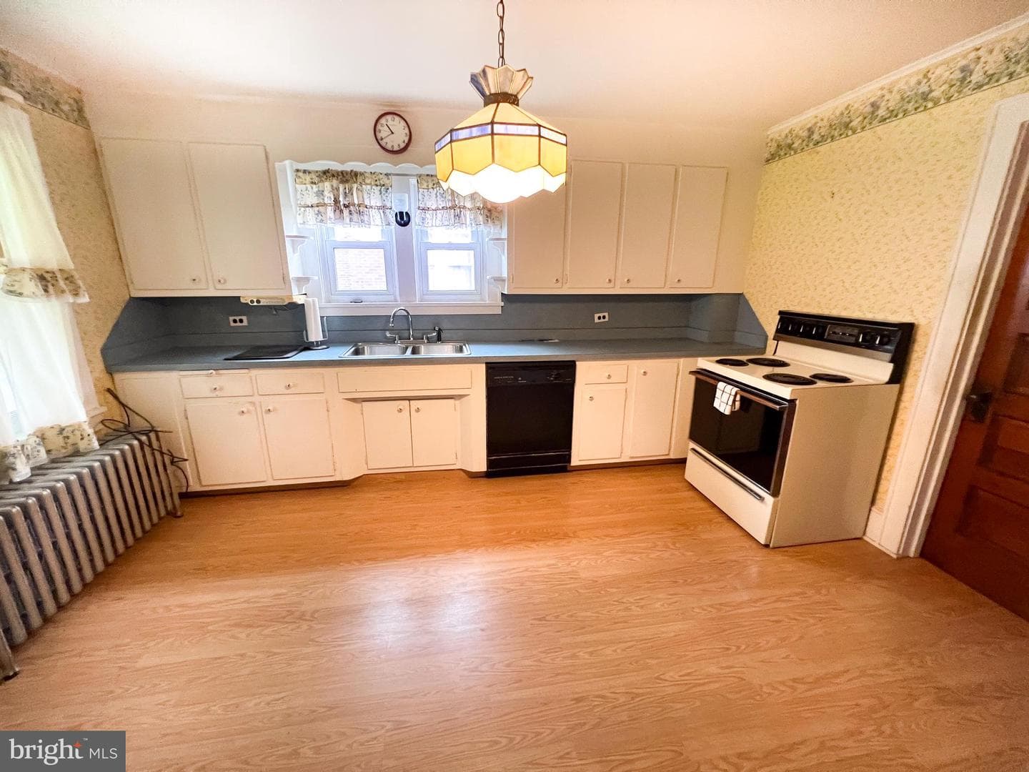 512 Electric Avenue photo 4