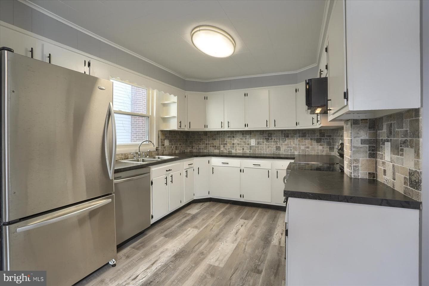 425 E Walnut Street photo 12