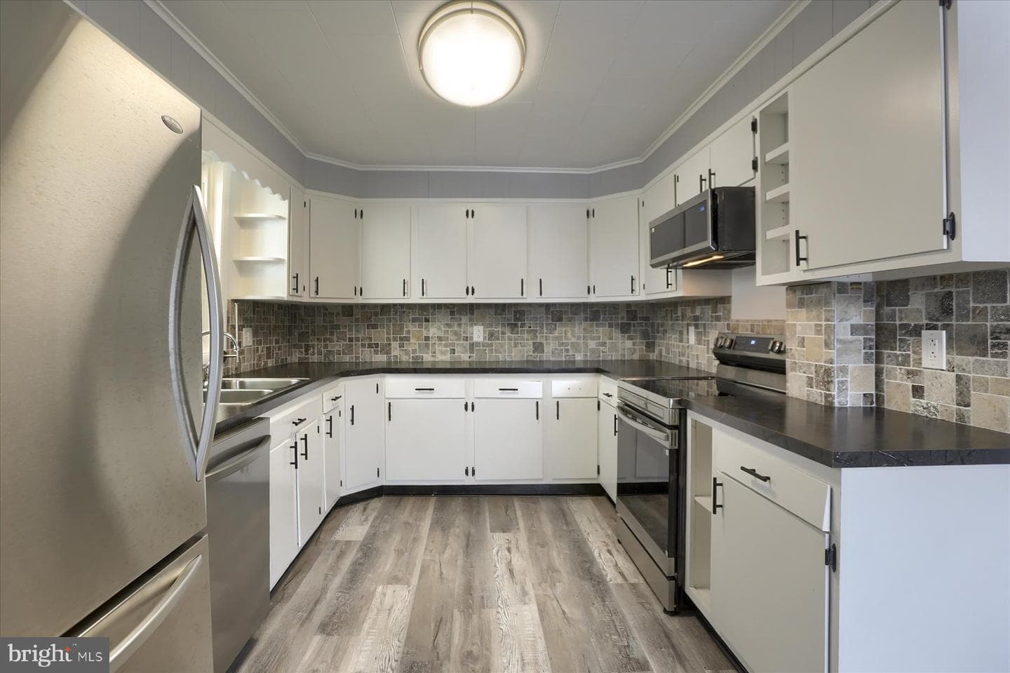 425 E Walnut Street photo 13