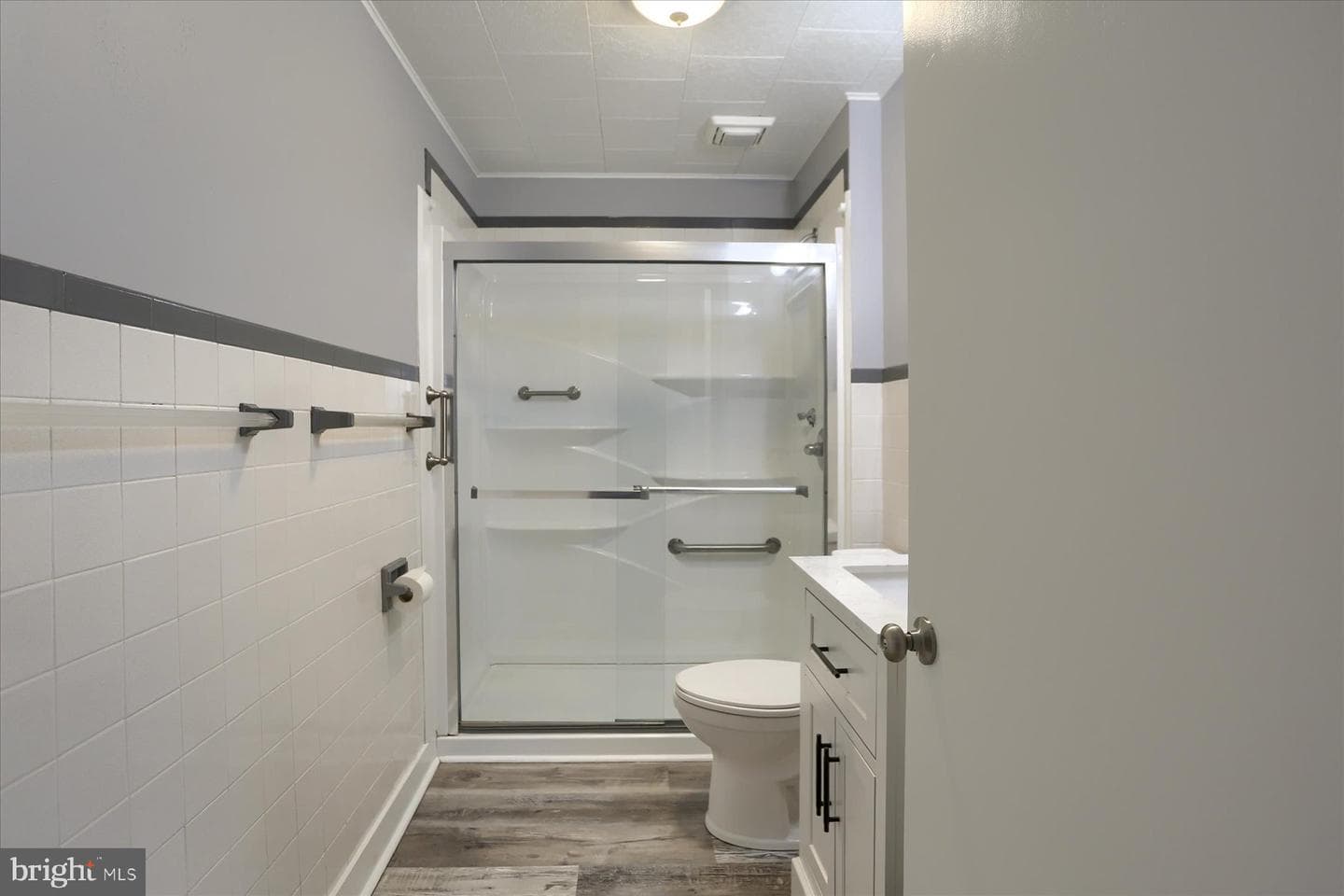 425 E Walnut Street photo 17