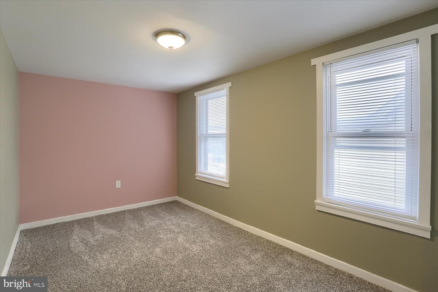 425 E Walnut Street photo 26