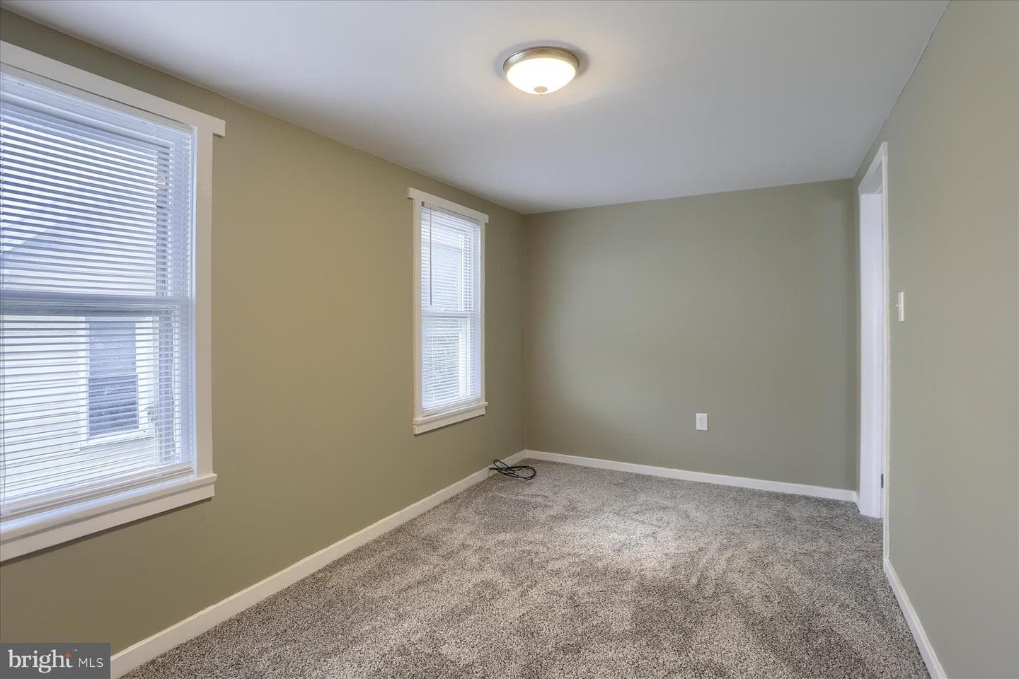 425 E Walnut Street photo 27