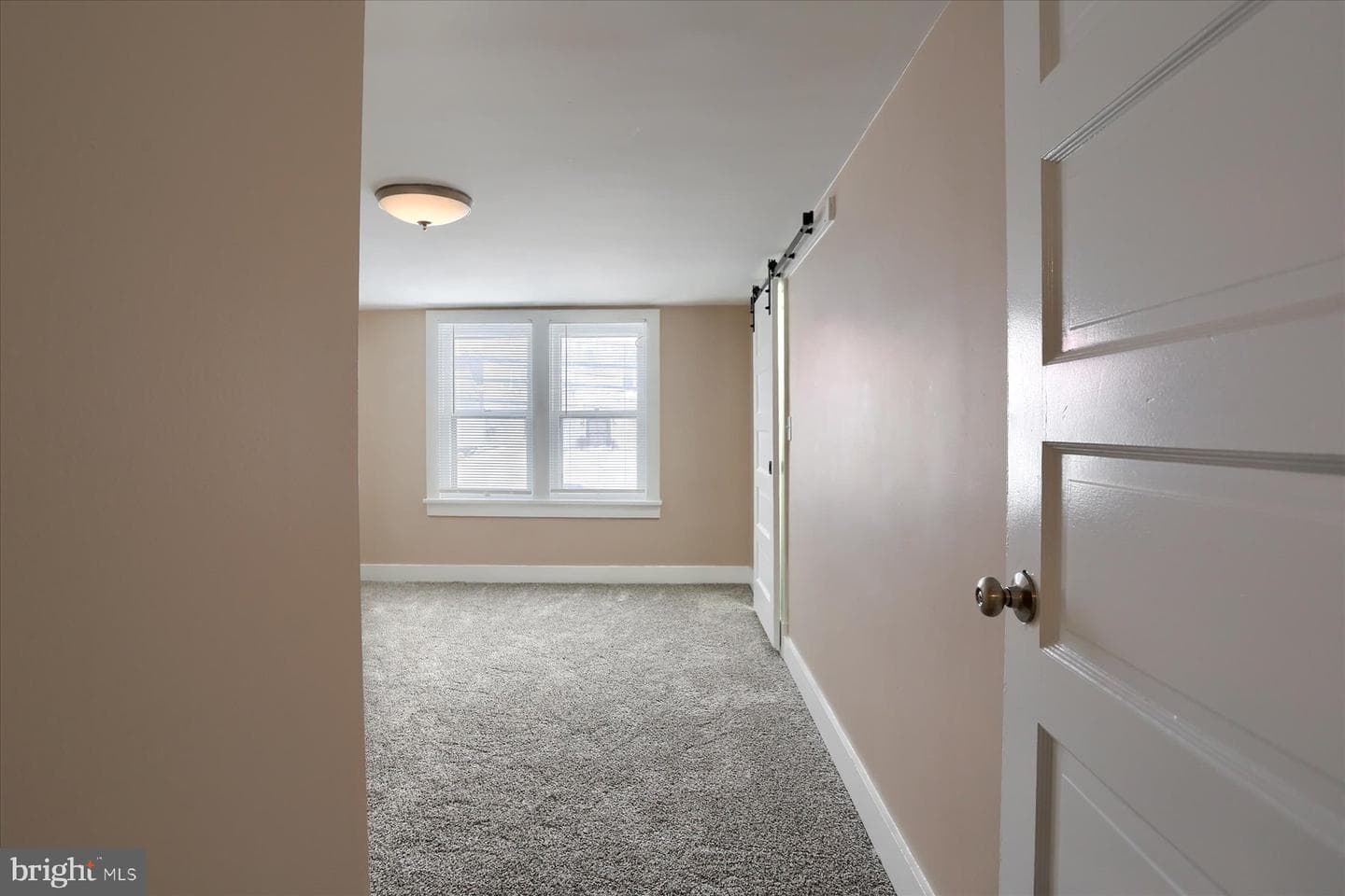 425 E Walnut Street photo 29
