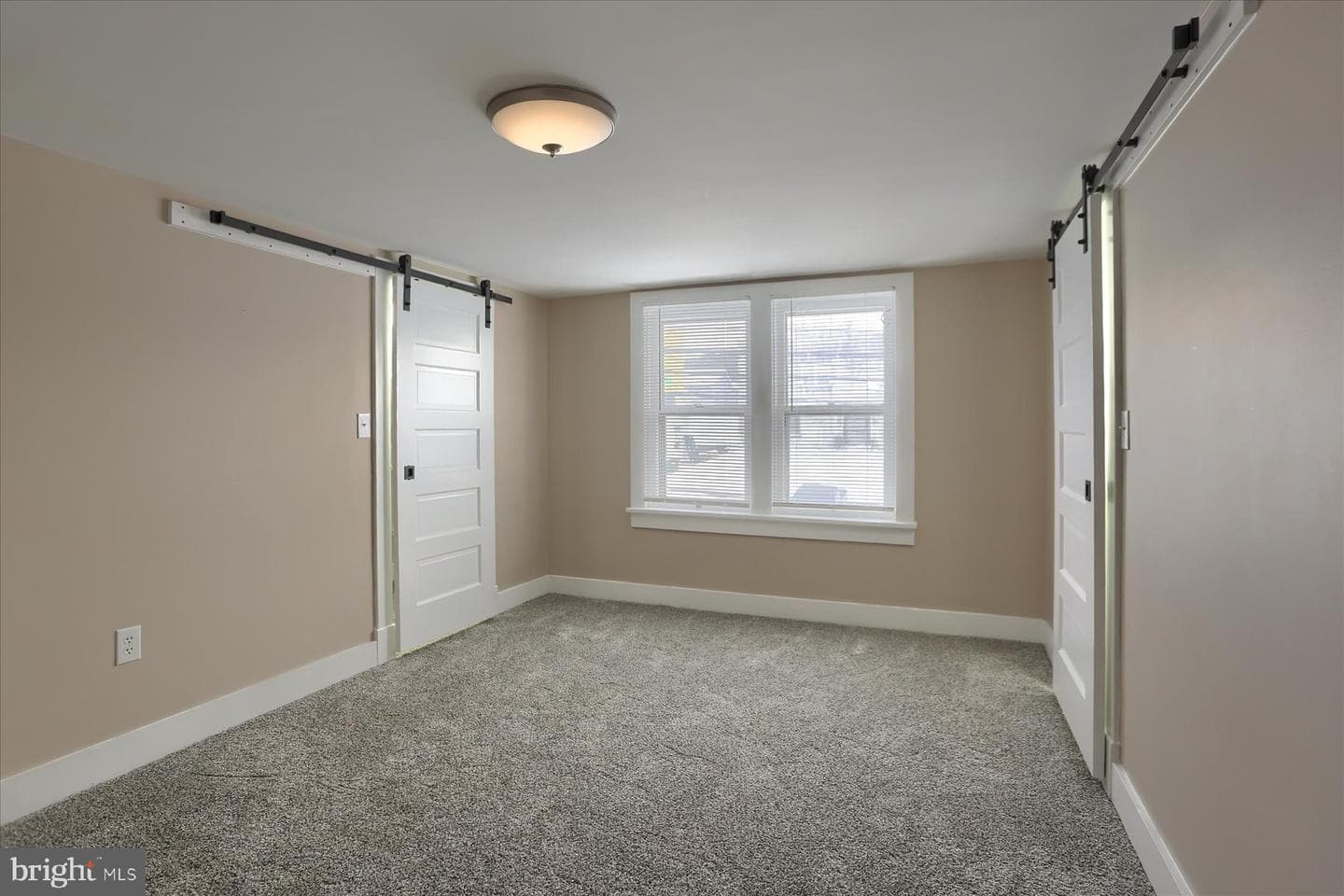 425 E Walnut Street photo 30