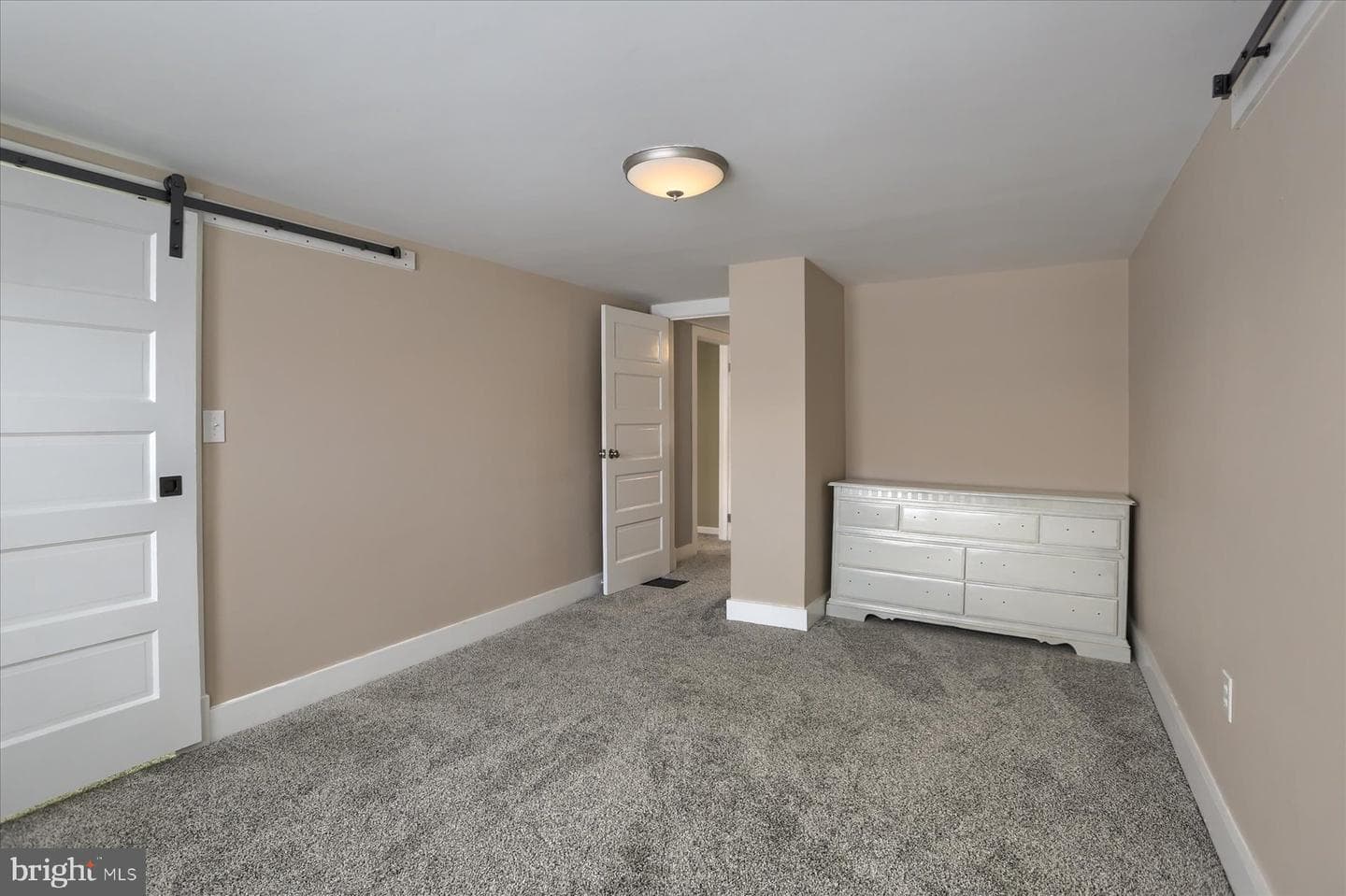 425 E Walnut Street photo 31