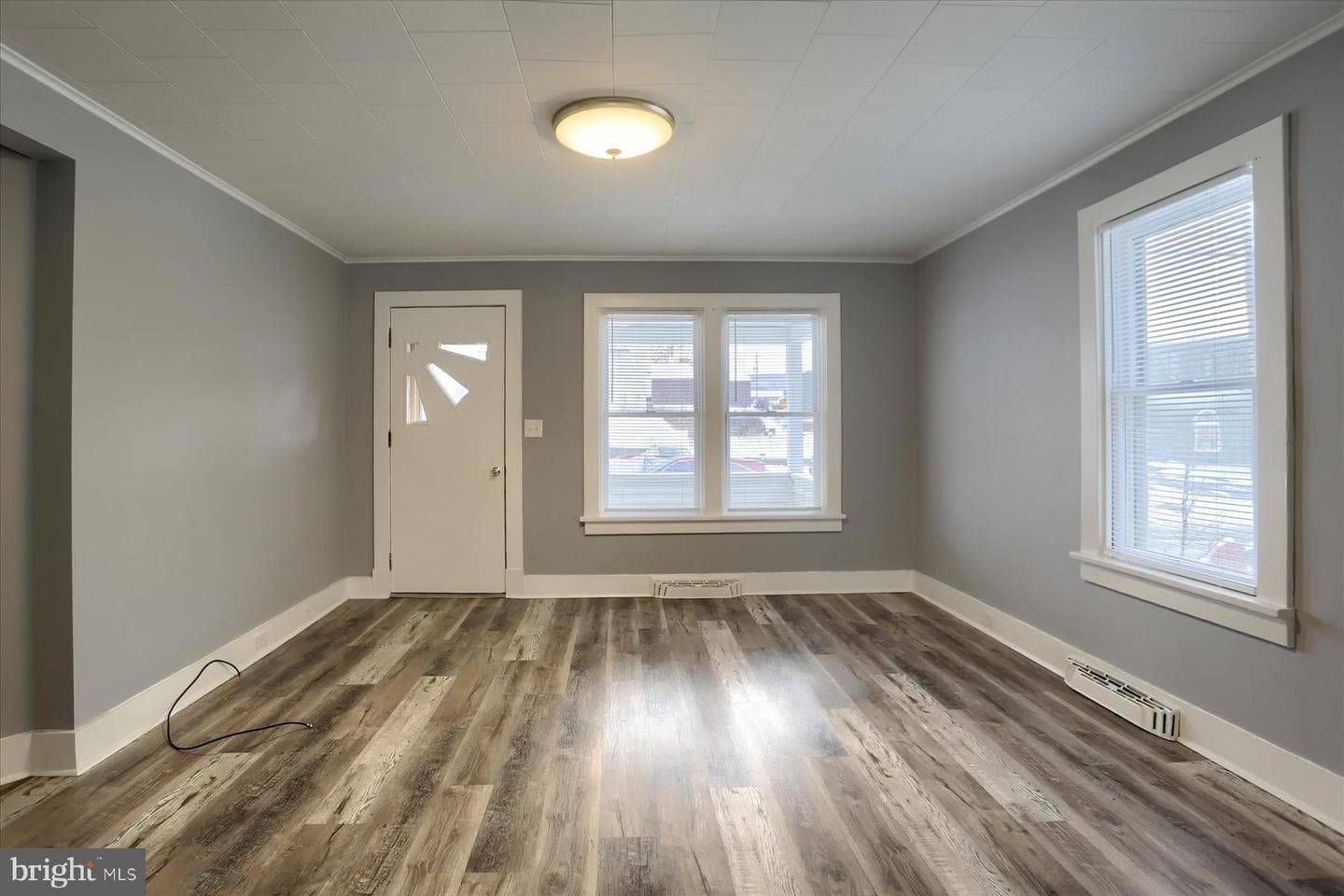 425 E Walnut Street photo 6