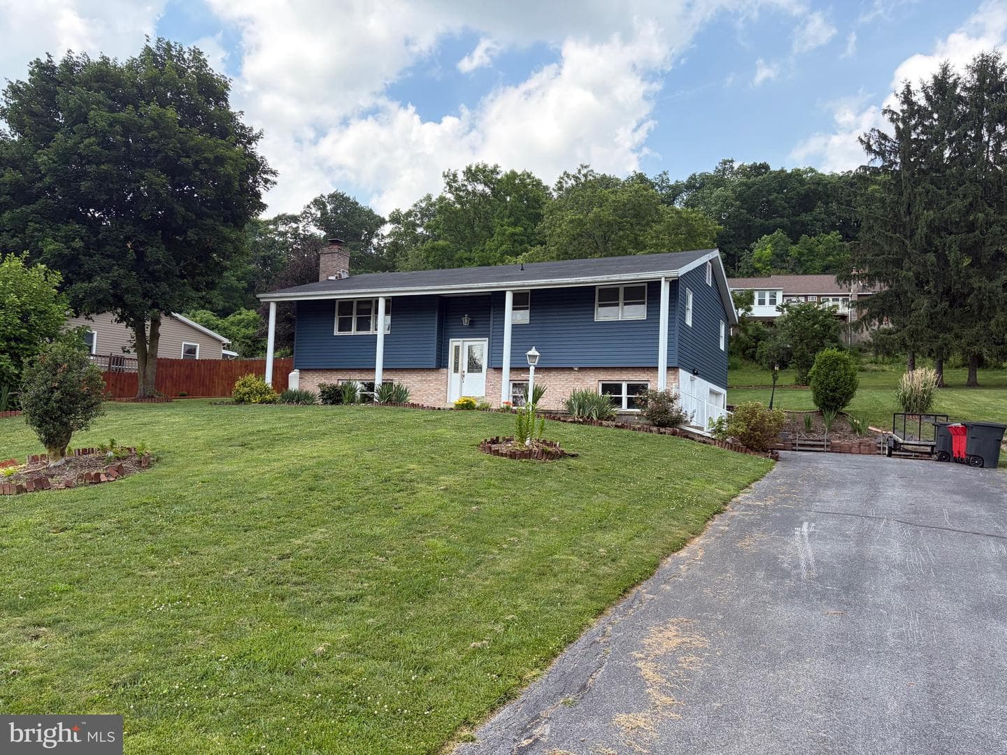 545 Summit Drive photo 27
