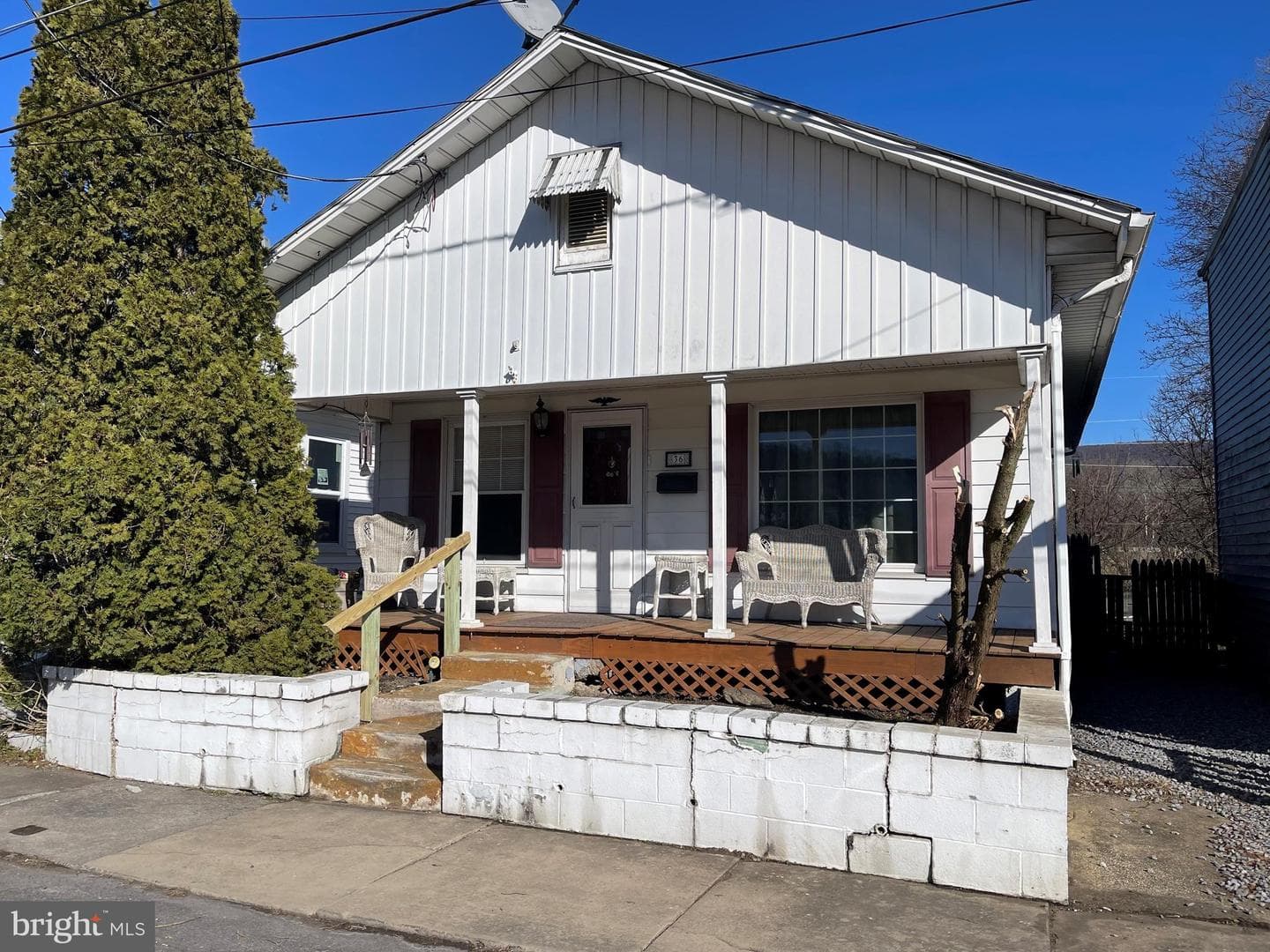 36 Railroad Street