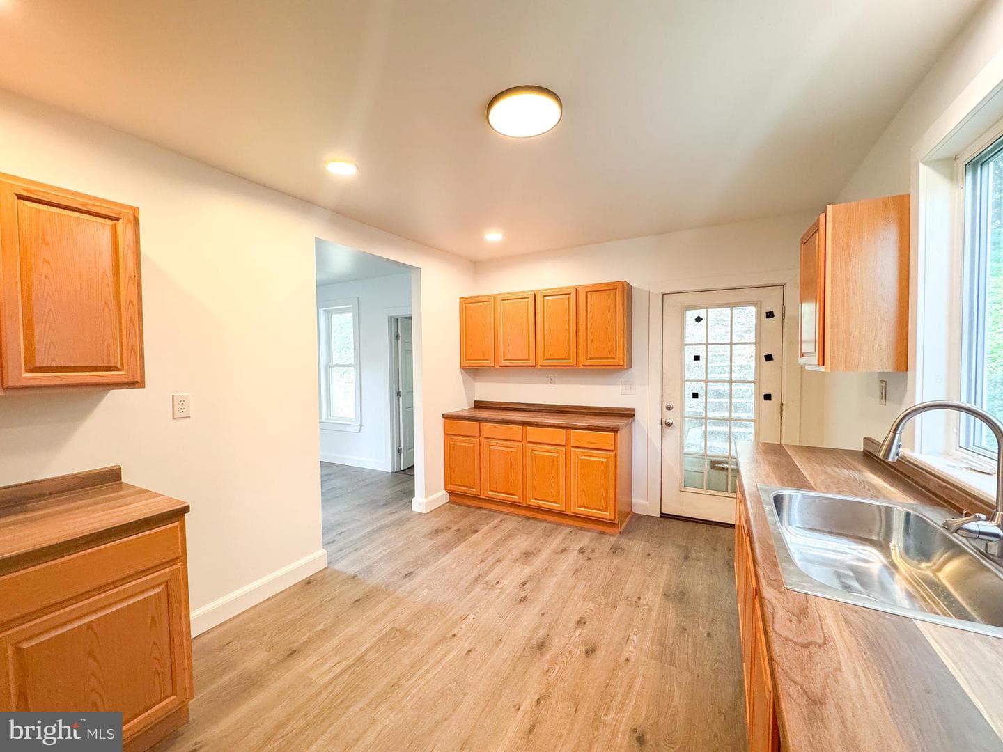 32 S Mann Avenue photo 9