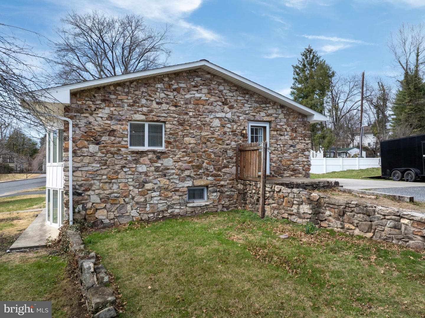 17 Sunset Road photo 54