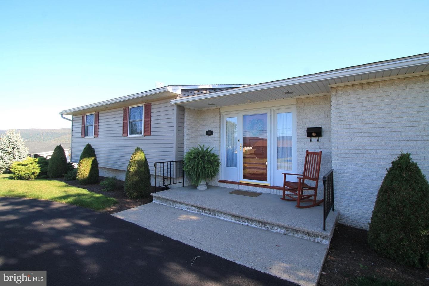 102 Poe Street photo 3