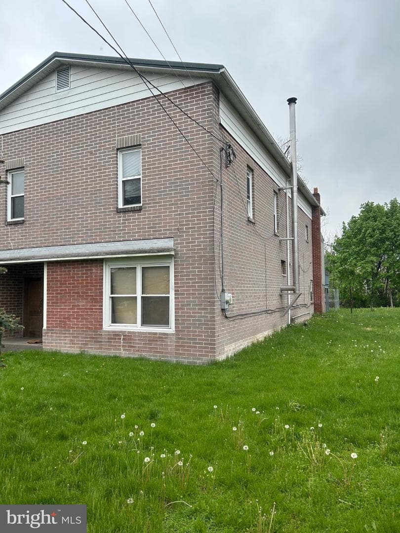 56 Maclay Street photo 4