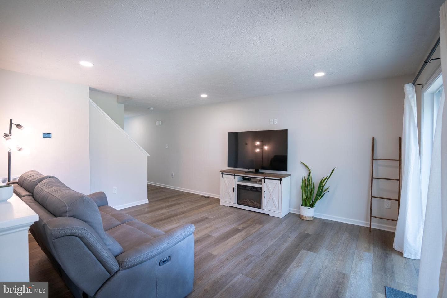 99 Hillside Drive photo 11