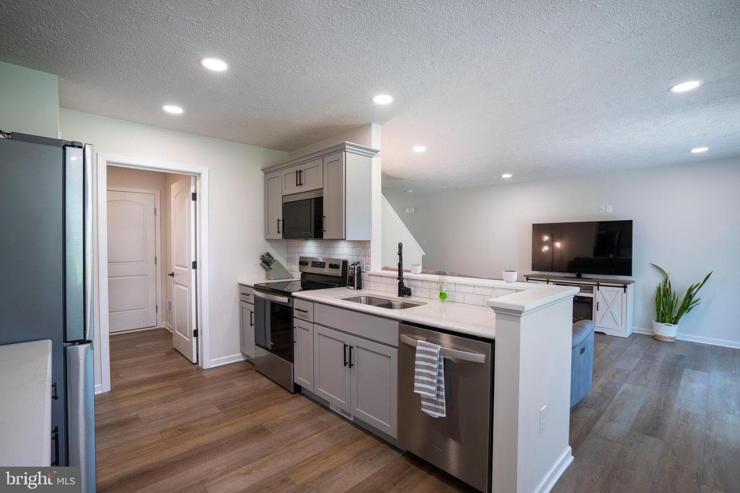 99 Hillside Drive photo 16