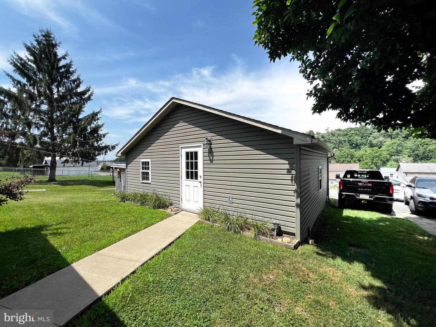 425 E Freedom Avenue photo 12