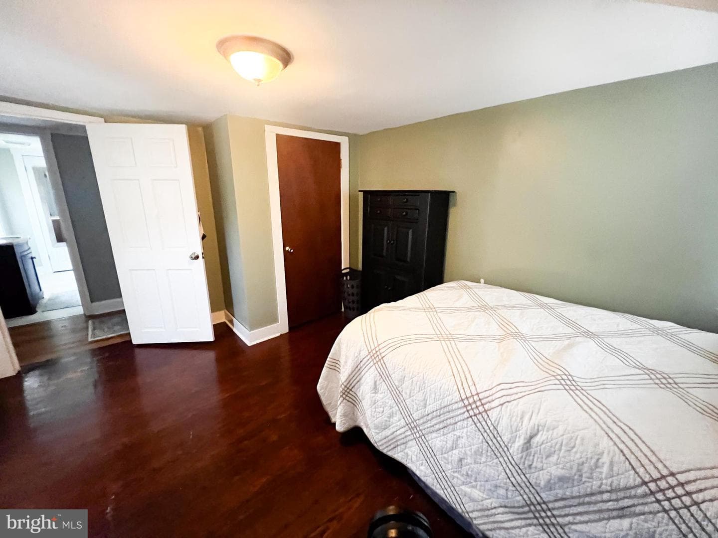 425 E Freedom Avenue photo 36