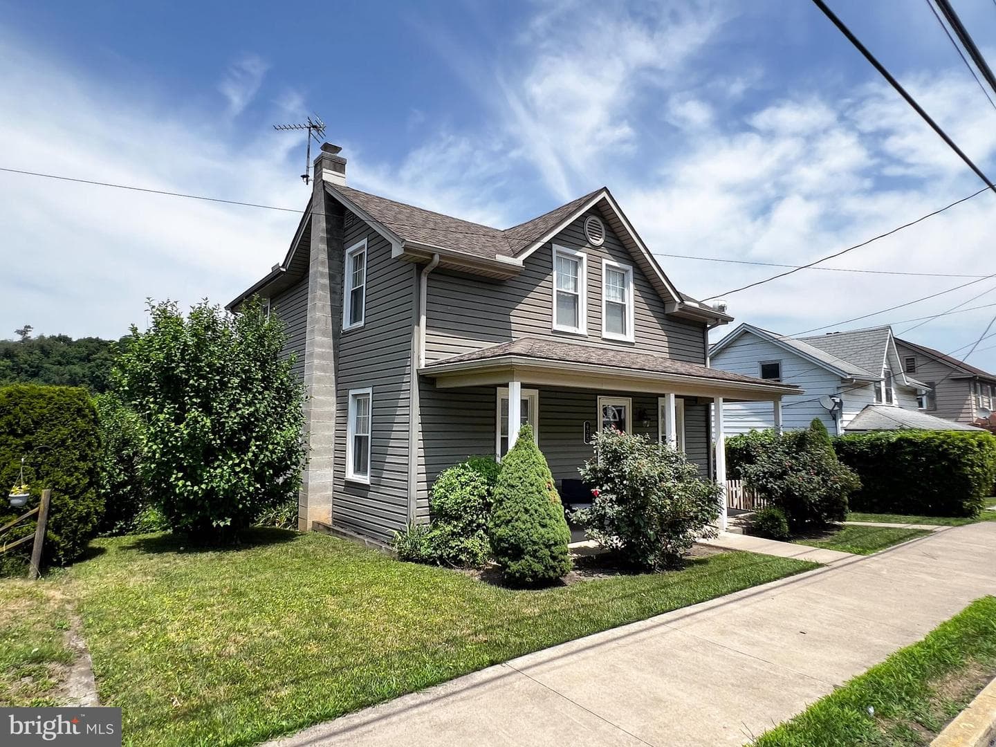 425 E Freedom Avenue photo 4