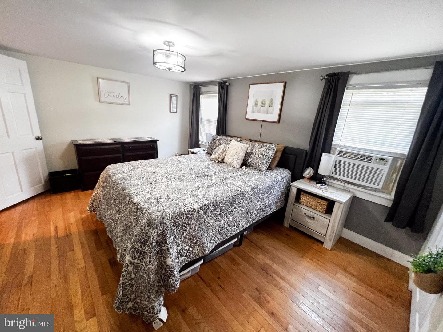 425 E Freedom Avenue photo 40